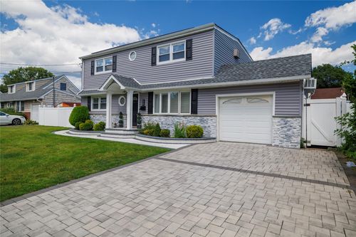 55 W Walnut St, Farmingdale, NY, 11735-3138 | Card Image