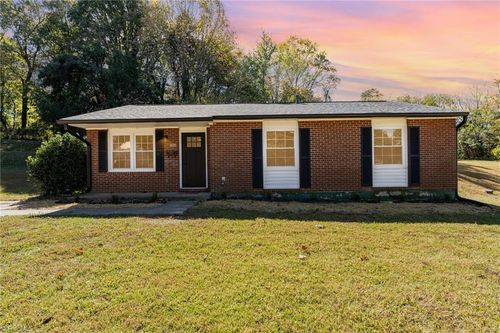 3924 Oak Ridge Dr, Winston-Salem, NC, 27105-3317 | Card Image