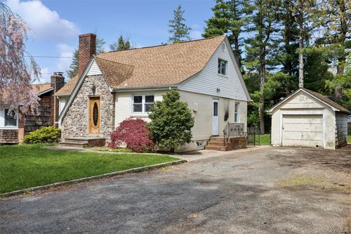 107 E 25th St, Huntingtn Sta, NY, 11746-3706 | Card Image