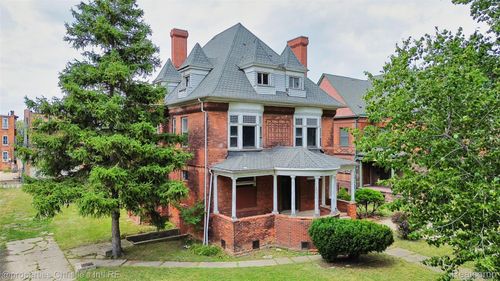 255 E Ferry St, Detroit, MI, 48202-3811 | Card Image
