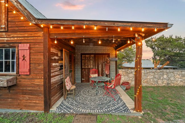 110 Apacheria Pass W, House other with 3 bedrooms, 3 bathrooms and null parking in Comfort TX | Image 25