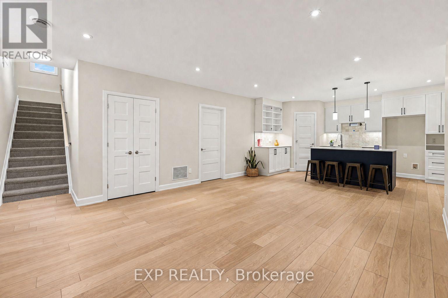 Residential Lease in Russell 4