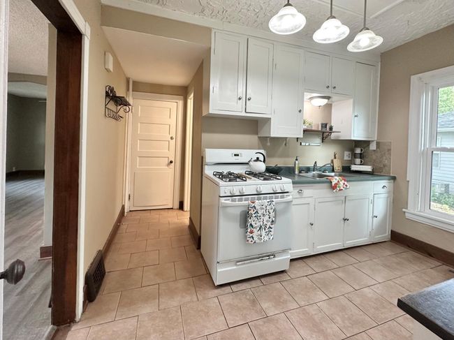 Kitchen main floor | Image 22