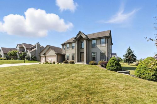4712 W Woodward Drive, Franklin, WI, 53132 | Card Image