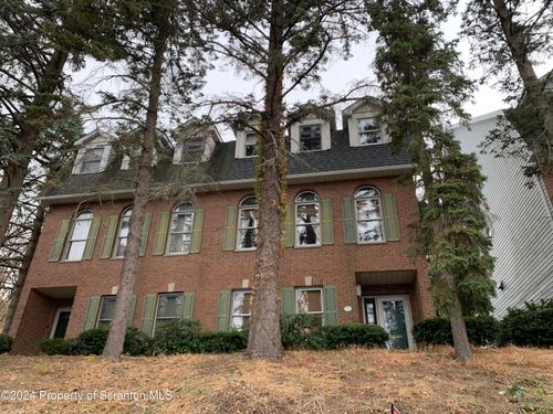 560 N Webster Ave, Scranton, PA, 18510-2215 | Card Image