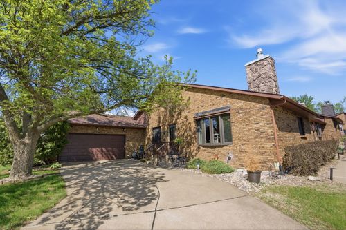 1-4706 Kynnelworth Dr, Bettendorf, IA, 52722-2064 | Card Image