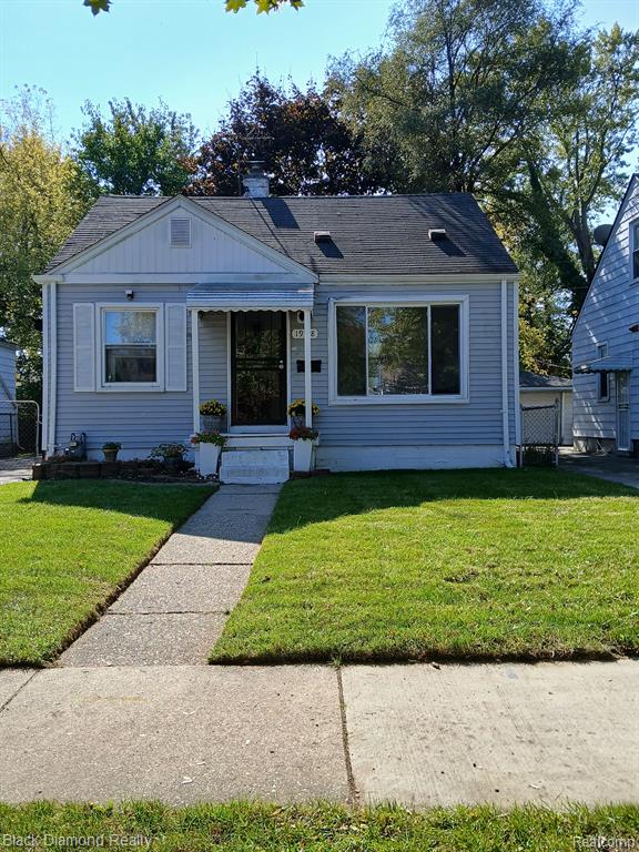 Woodside St, Harper Woods, MI 48225