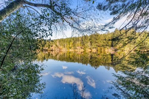 808 Rainbow Rd, Salt Spring, BC, V8K2M8 | Card Image
