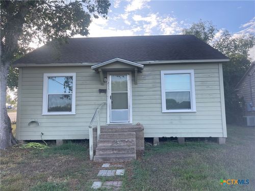 211 Lackey St, Cuero, TX, 77954-2109 | Card Image