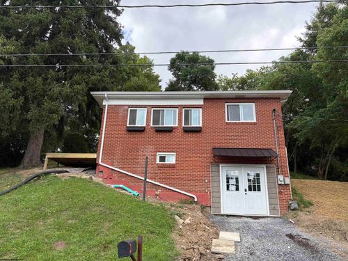 27 W Washington Ave, Westover, WV, 26501-4263 | Card Image