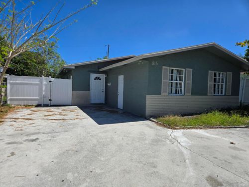 815 Silver Beach Rd, Lake Park, FL, 33403-3118 | Card Image