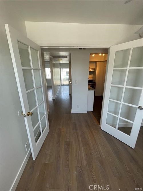22-8847 Willis Ave, Panorama City, CA, 91402-5964 | Card Image