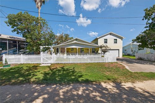 107 E Lakefield Dr, Mathis, TX, 78368-4174 | Card Image