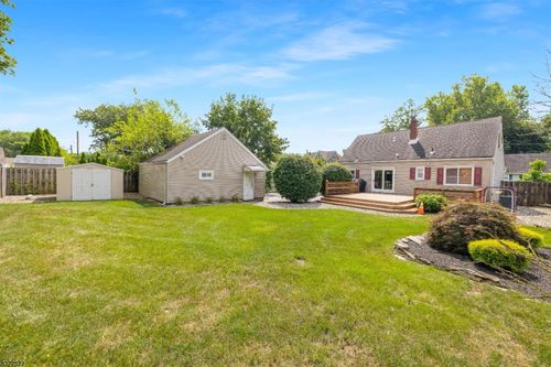 41 Oakley Way, Wayne, NJ, 07470-3014 | Card Image