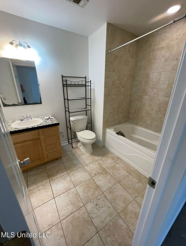 Full Bath | Image 7