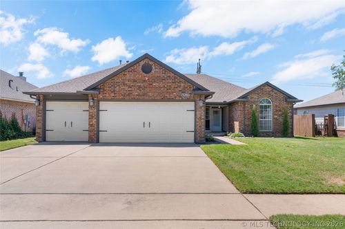 13282 Maple St, Glenpool, OK, 74033-2341 | Card Image