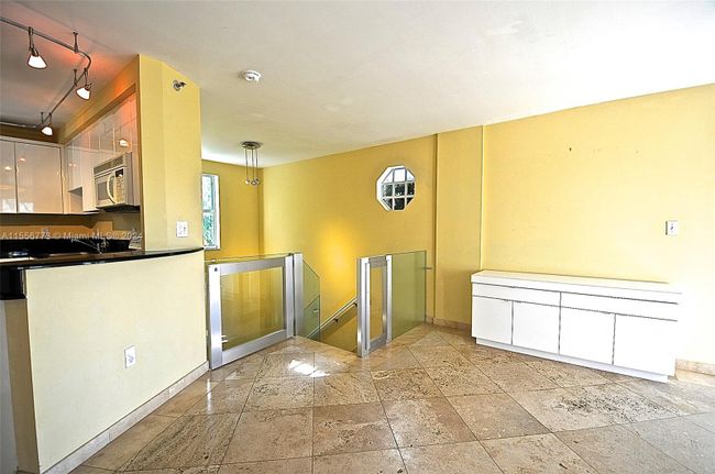 PH-2 - 1005 8th St, Condo with 2 bedrooms, 2 bathrooms and null parking in Miami Beach FL | Image 5