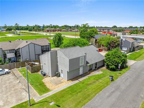 1851 Fox Run Dr, Lake Charles, LA, 70605-6421 | Card Image
