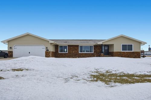 213 5th St Nw, Gwinner, ND, 58040-4008 | Card Image