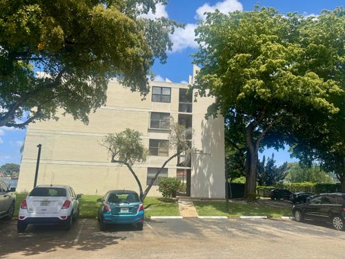 404-110 Lake Emerald Dr, Oakland Park, FL, 33309-6231 | Card Image
