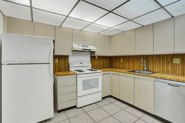 APT-2003 - 18151 Ne 31 St Ct, Condo with 1 bedrooms, 2 bathrooms and null parking in Aventura FL | Image 24