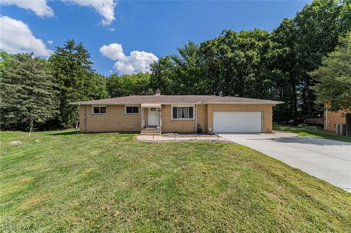 1000 Broadrock Ct, Parma, OH, 44134-2702 | Card Image