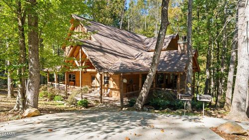 2215 Cub Cir, Sevierville, TN, 37862-7419 | Card Image