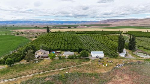 1000 N Wildwood Rd, Wapato, WA, 98951-9217 | Card Image