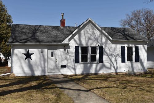 1121 Oak St, Osage, IA, 50461-1710 | Card Image