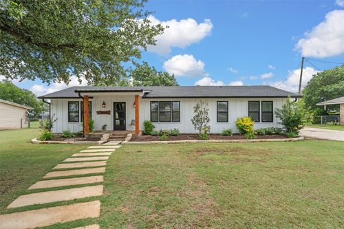 10025 Cedar Rock Pkwy, Crawford, TX, 76638-3124 | Card Image