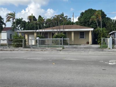 961 E 32nd St, House other with 4 bedrooms, 3 bathrooms and null parking in Hialeah FL | Image 2