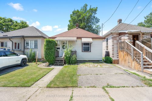 45 Alexander St, Welland, ON, L3B2R3 | Card Image