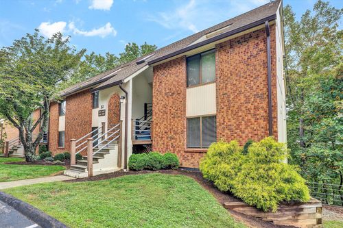3263 Forest Ridge Rd, Roanoke, VA, 24018-5075 | Card Image