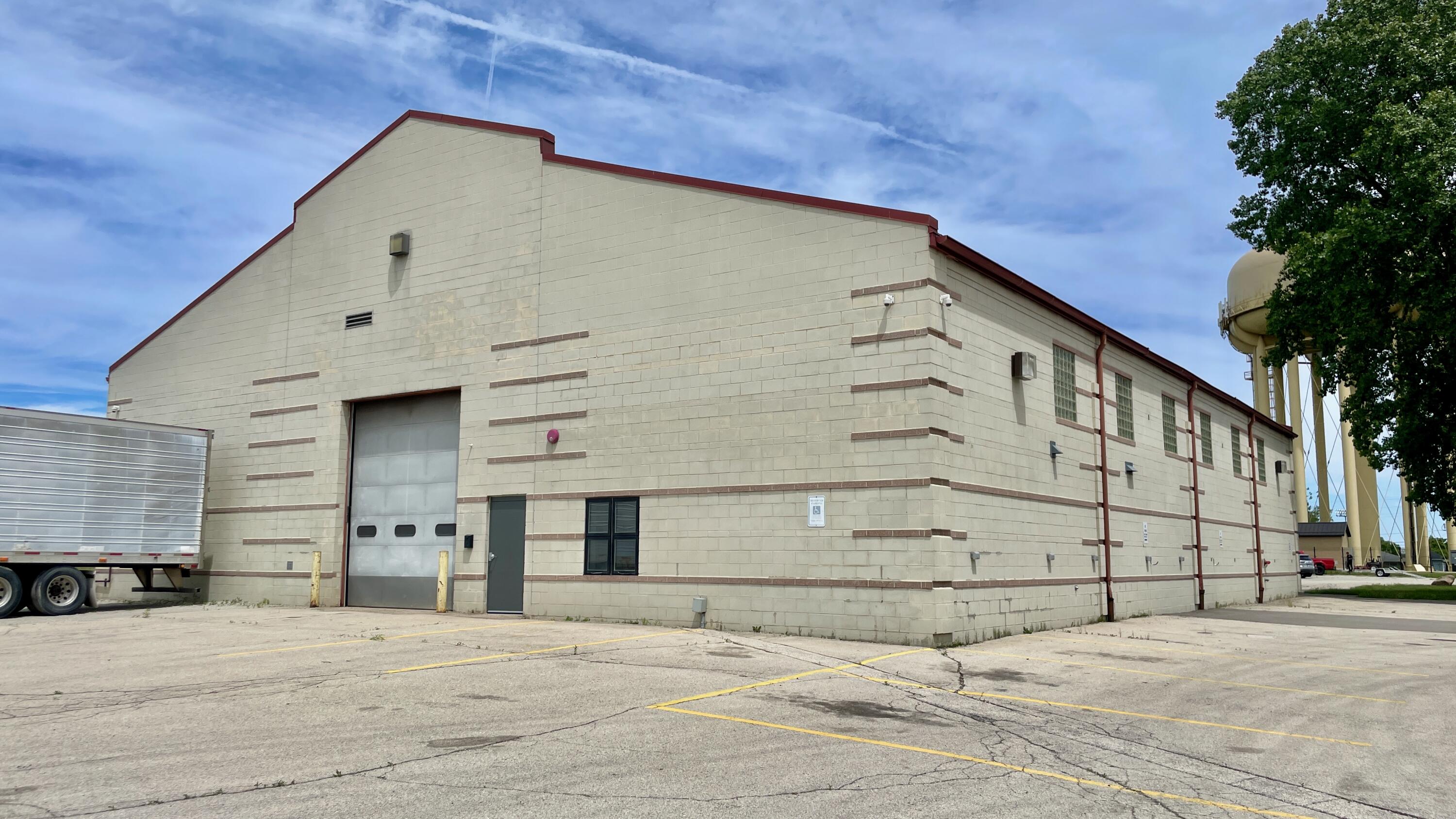 1906 Saint Patrick St, Racine, WI 53404