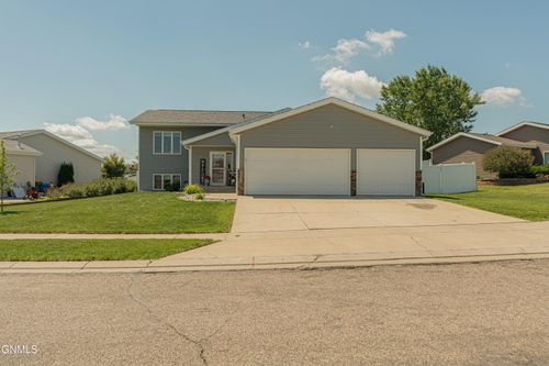 3406 Frost Ln, Bismarck, ND, 58503-5863 | Card Image