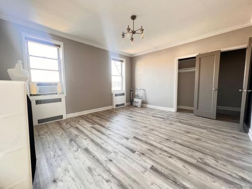 c14-63-109 Saunders St, Rego Park, NY, 11374 | Card Image