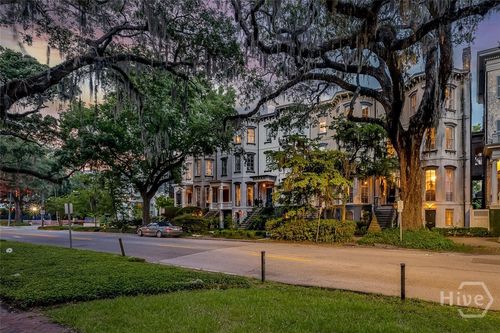 118 E Gaston St, Savannah, GA, 31401-5604 | Card Image