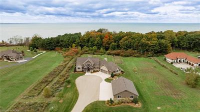 4640 Lakeshore Rd, House other with 4 bedrooms, 3 bathrooms and 12 parking in Town Of Plympton Wyoming ON | Image 3