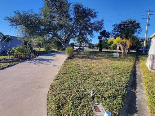 6880 Pleasant Ct, NORTH PORT, FL, 34287-2609 | Card Image