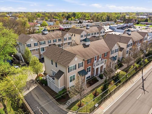 1526 Arbor Ln, Arlington Heights, IL, 60004-3500 | Card Image