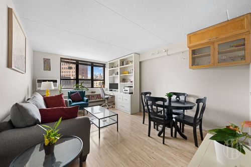 6h-300 W 110th St, New York, NY, 10026-4053 | Card Image