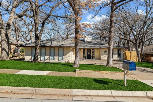 5101 Caliente Dr, Arlington, TX, 76017-3440 | Card Image