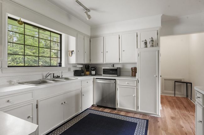 Kitchen | Image 19
