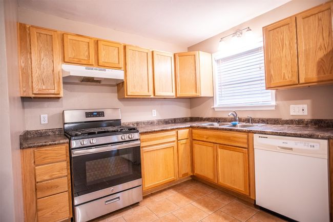 2312 Devonshire Dr, House other with 3 bedrooms, 1 bathrooms and 2 parking in Austin TX | Image 6