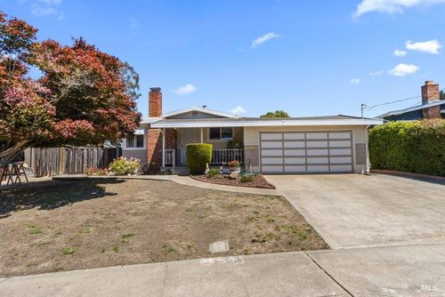 2560 Fraser Ct, Pinole, CA, 94564-1330 | Card Image