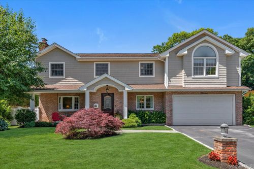 13 Darby Place, Oyster Bay, NY, 11545 | Card Image