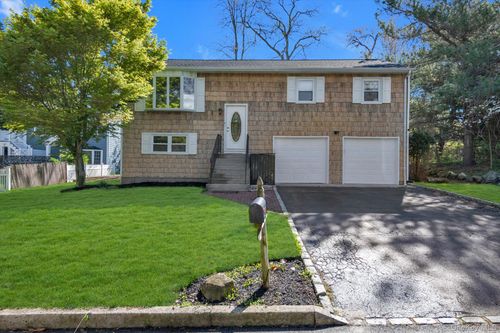 77 Magnolia Dr, Kings Park, NY, 11754-2227 | Card Image