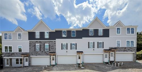 2002 Canterbury Dr, Imperial, PA, 15126-9179 | Card Image