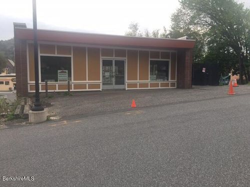 82 Railroad St, Great Barrington, MA, 01230-1576 | Card Image