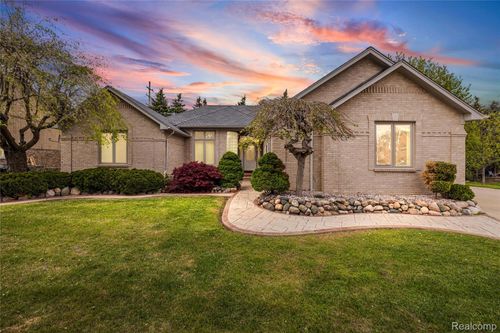 13267 Pearl Dr, Shelby Township, MI, 48315-4137 | Card Image